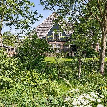 Boerderij De Fryhof Bed & Breakfast 3*