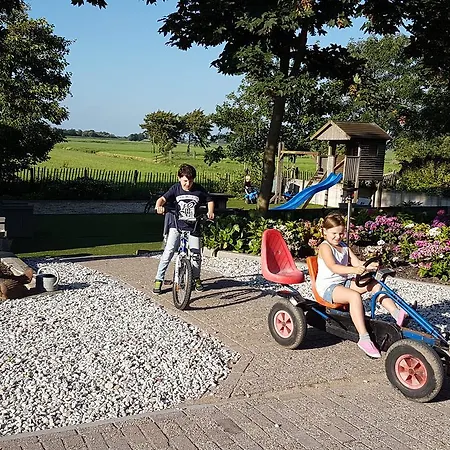 Boerderij De Fryhof Bed & Breakfast 3*